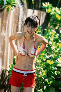 美女剪长发